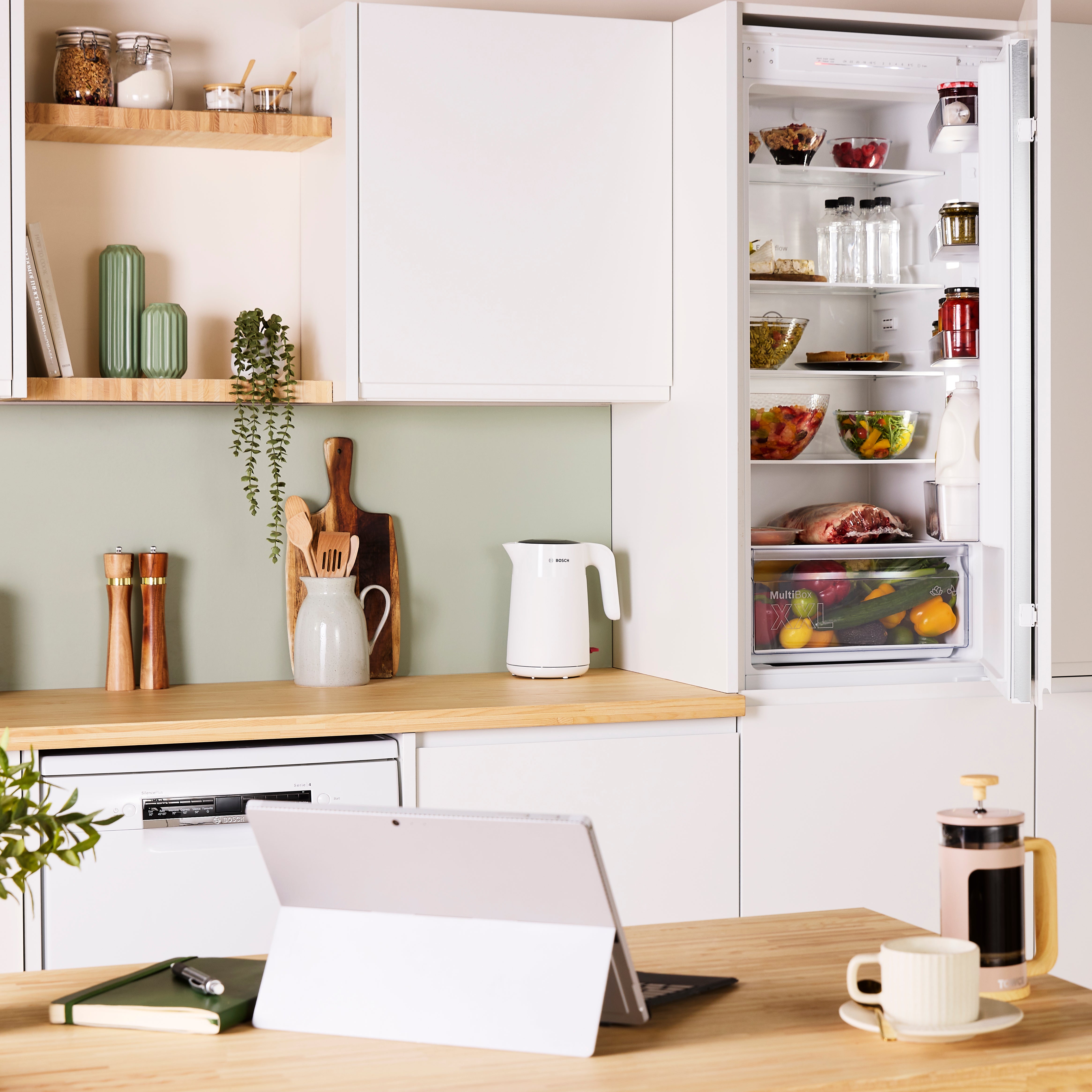 Bosch Series 2 290L Built-In Frost Free Fridge Freezer | KIN96NSE0G