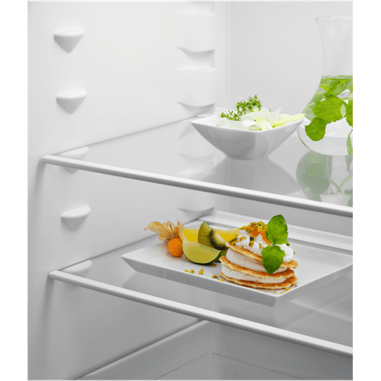 Electrolux Series 600 54 cm Integrated Fridge Freezer | LNT6NE18S